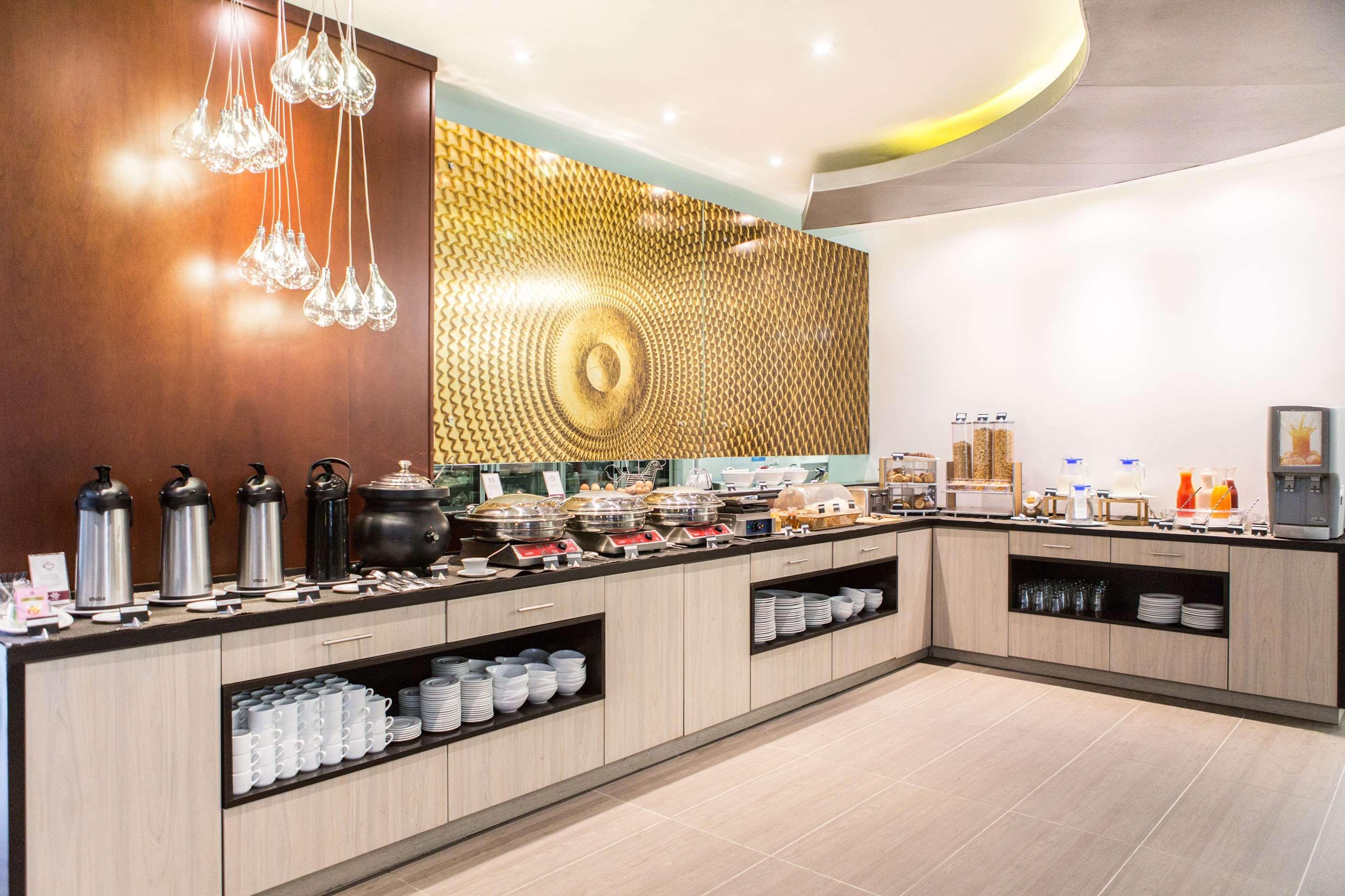 Best Western Plus 93 Park Hotel Bogota Luaran gambar The lounge at the airport