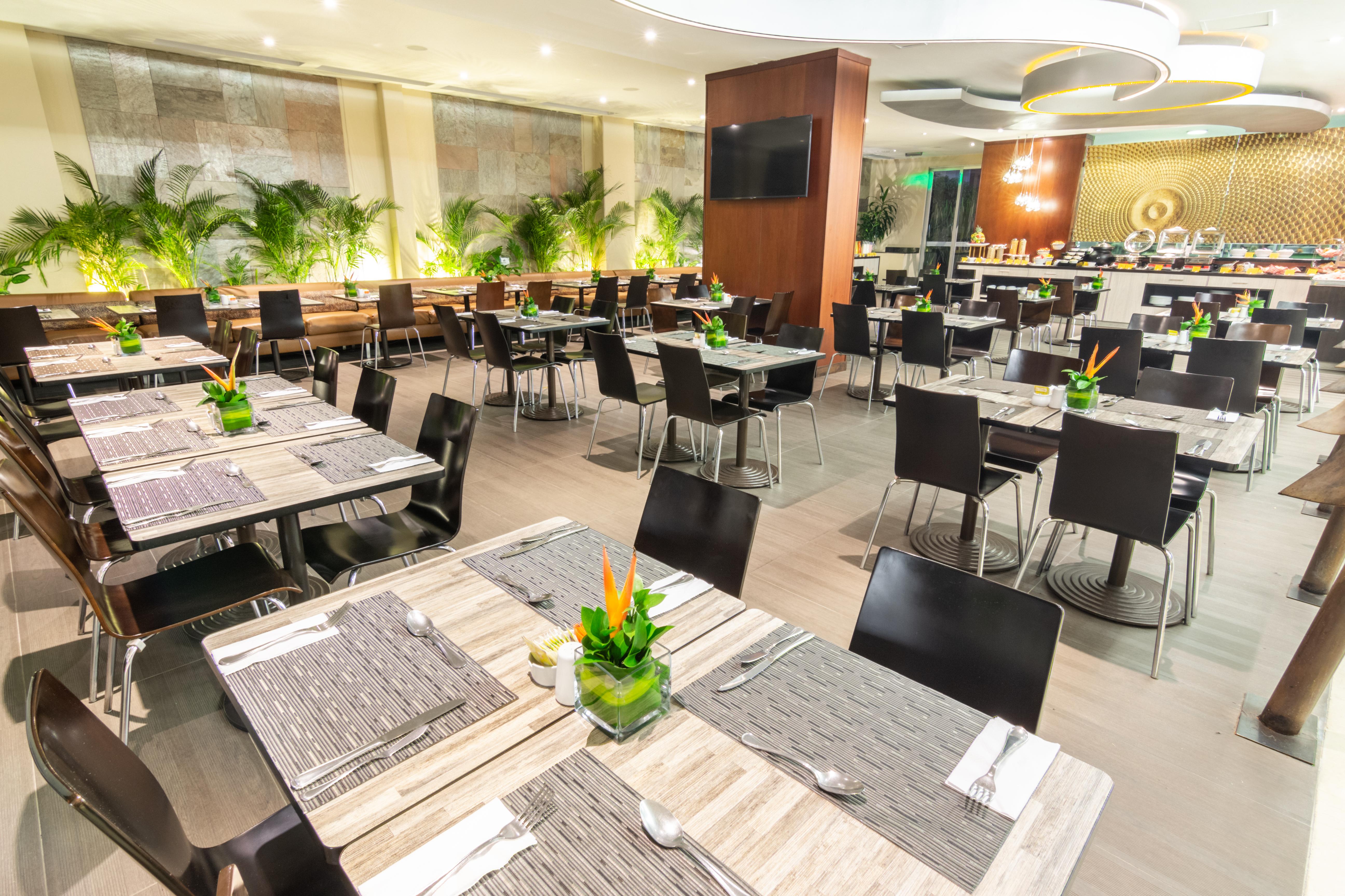 Best Western Plus 93 Park Hotel Bogota Luaran gambar The Club at Changi Airport