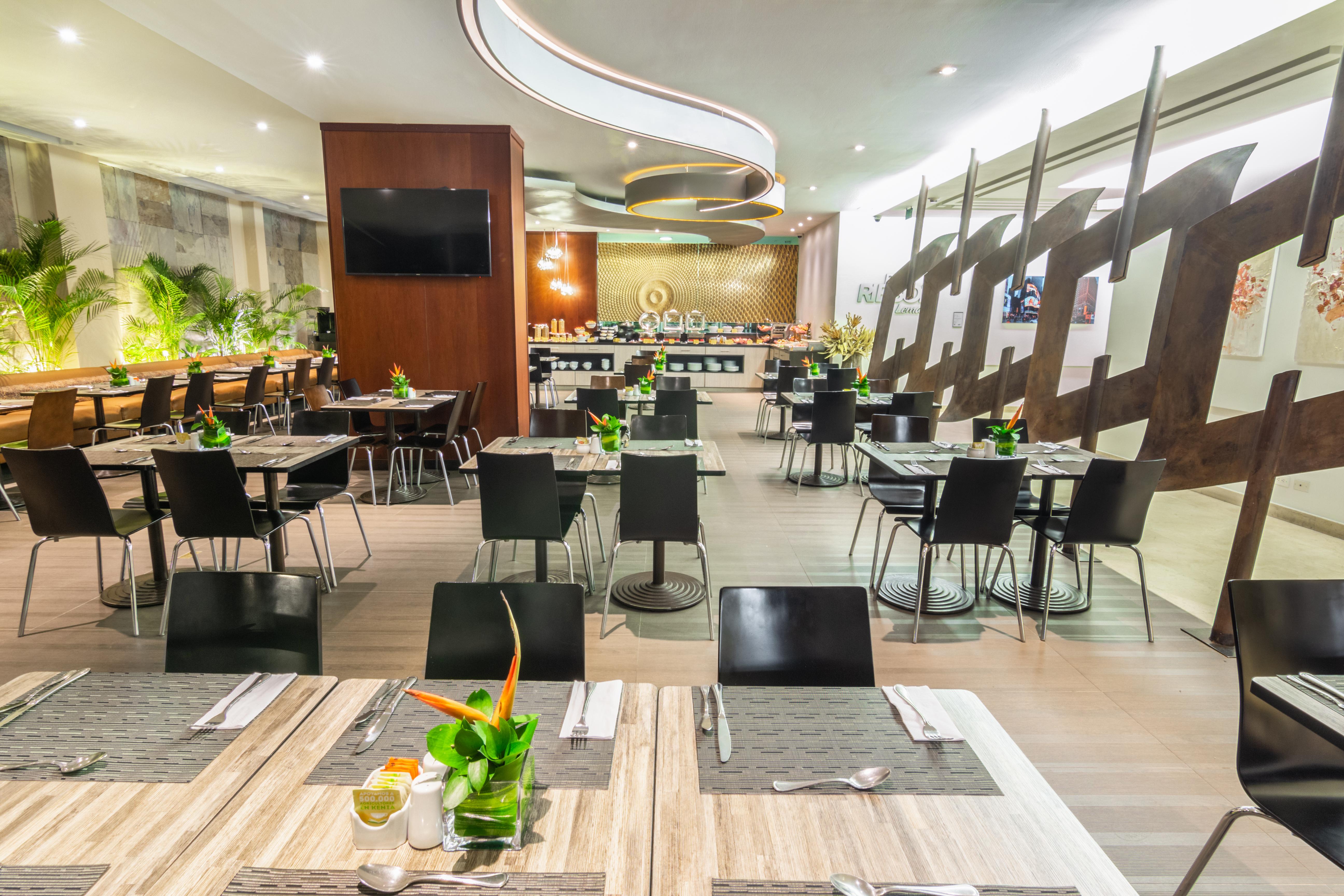 Best Western Plus 93 Park Hotel Bogota Luaran gambar The lounge at Kuala Lumpur International Airport