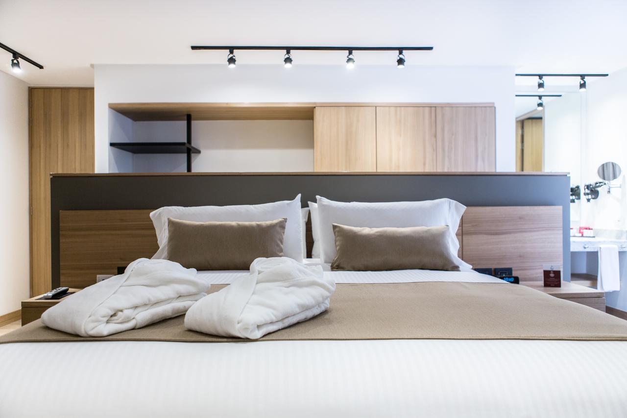Best Western Plus 93 Park Hotel Bogota Luaran gambar A bedroom at the hotel