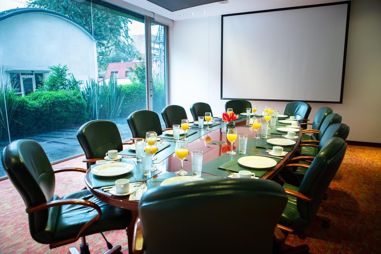 Best Western Plus 93 Park Hotel Bogota Luaran gambar A boardroom at a hotel